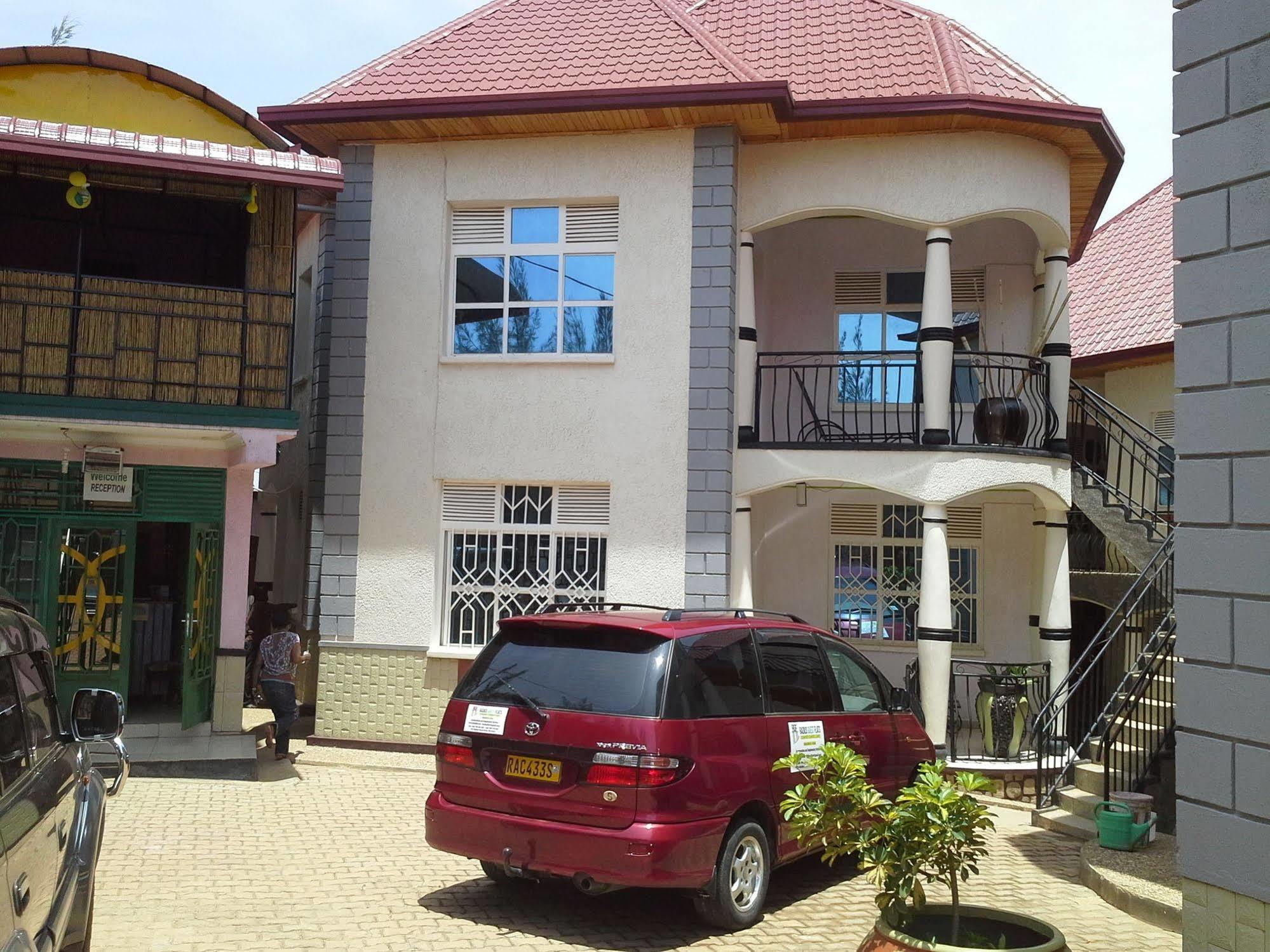 Radius Guest Flats Bed & Breakfast Kigali Exterior photo